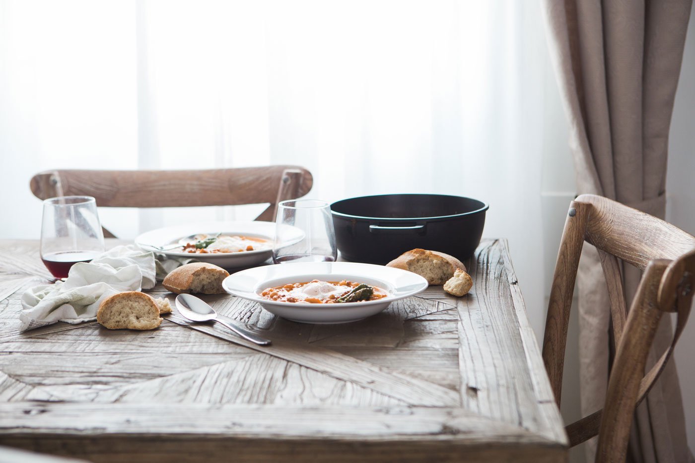 How to Decorate a Buffet Table: 4 Steps with Pictures